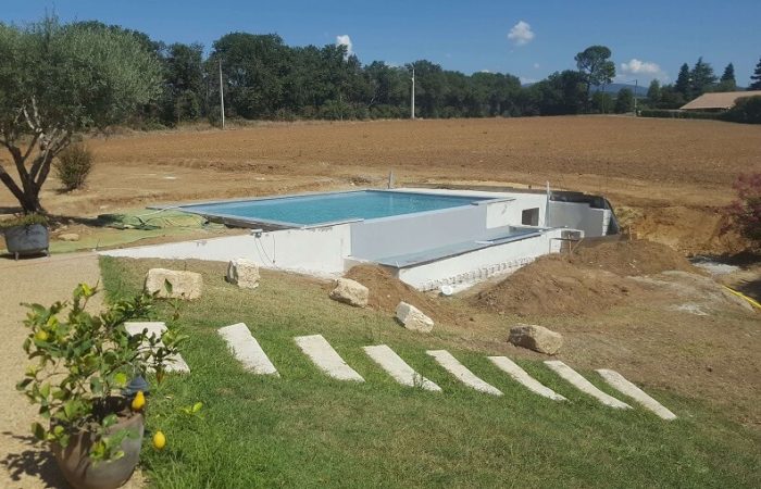 piscine monobloc à débordement