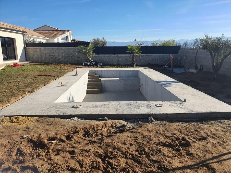 piscine monobloc fini béton armé